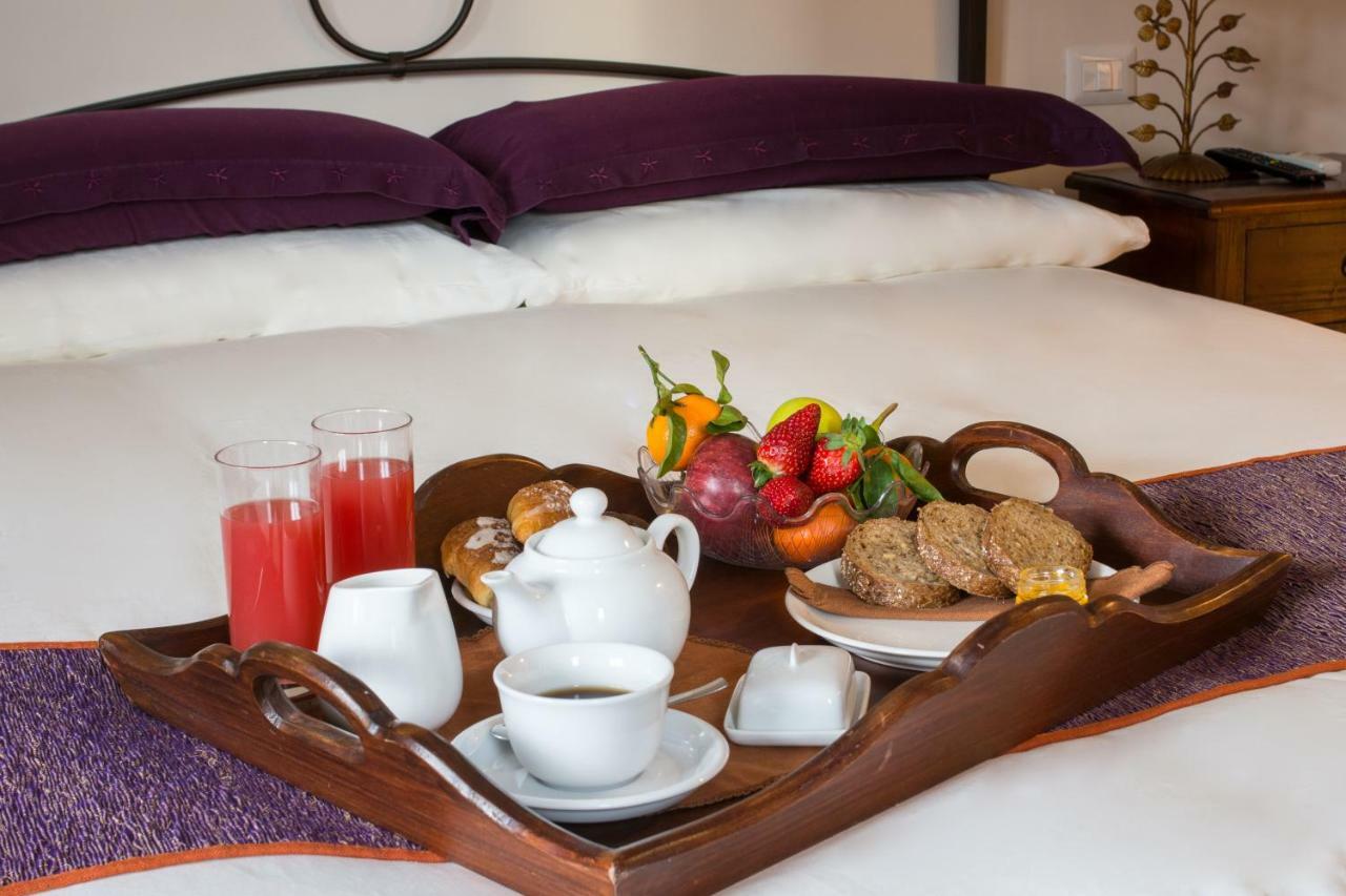 Bed and Breakfast Le Terrecotte Sutri Exterior foto
